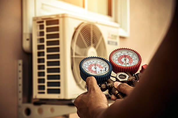 Professional Ac Installation technician working in Mount Carmel, TN